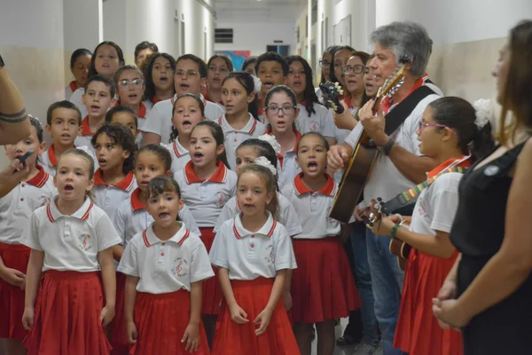 Governador vistoria entregas para a educação na região Central do estado