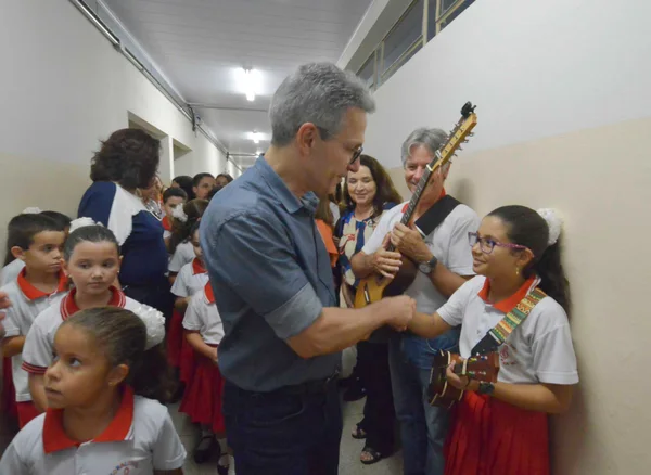 Governador vistoria entregas para a educação na região Central do estado