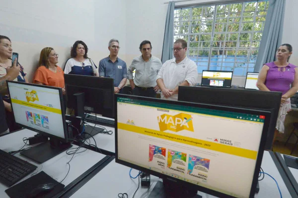 Governador vistoria entregas para a educação na região Central do estado