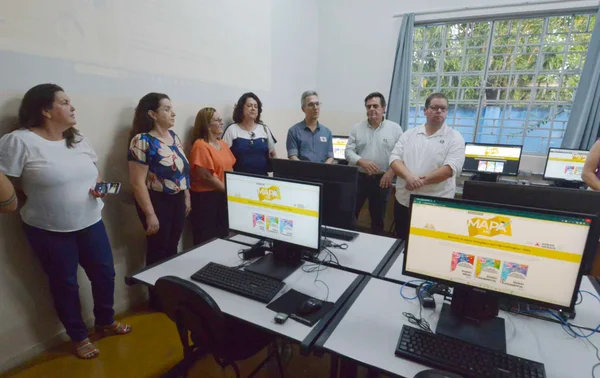 Governador vistoria entregas para a educação na região Central do estado