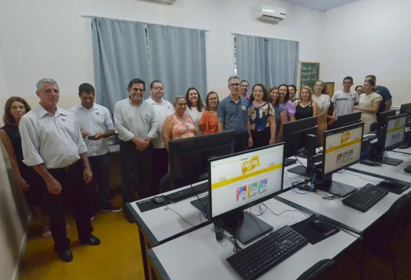 Governador vistoria entregas para a educação na região Central do estado