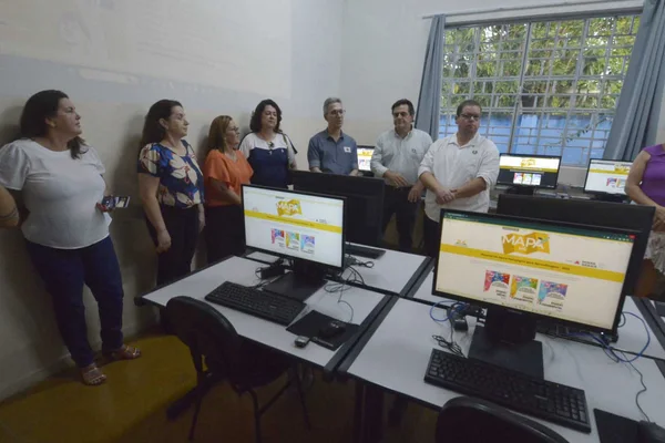 Governador vistoria entregas para a educação na região Central do estado