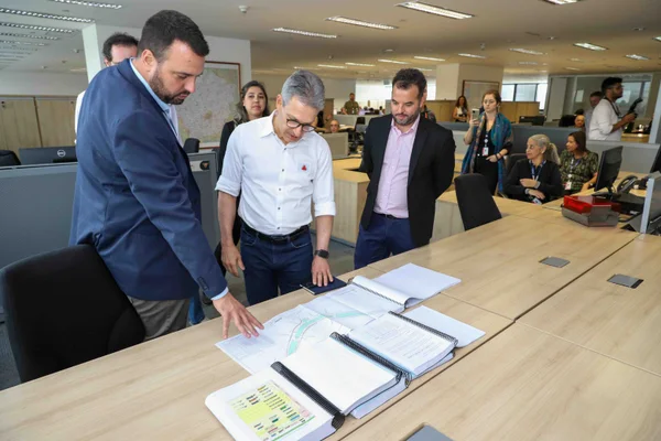 Governador acompanha apresentação de ferramenta do DER-MG que auxilia na gestão de obras em andamento em todo o estado