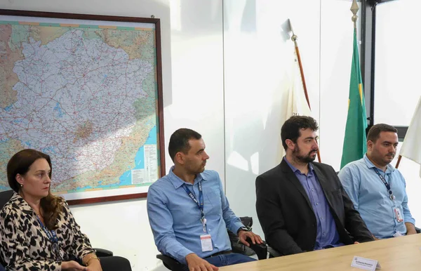 Governador acompanha apresentação de ferramenta do DER-MG que auxilia na gestão de obras em andamento em todo o estado