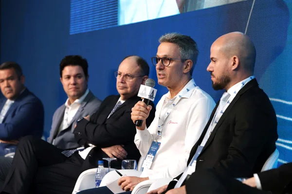 Governador apresenta projetos de infraestrutura em fórum realizado na capital mineira