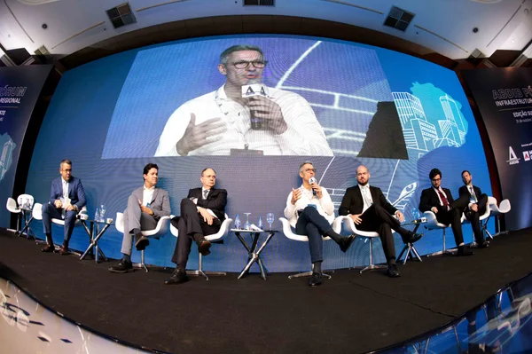 Governador apresenta projetos de infraestrutura em fórum realizado na capital mineira