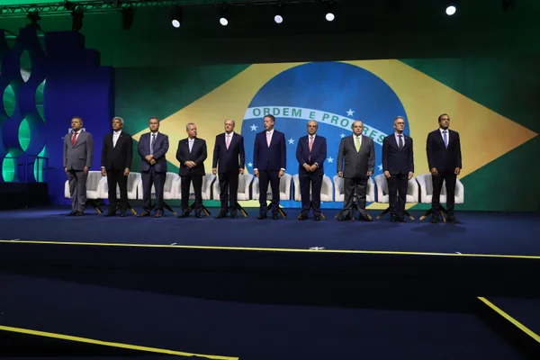 Governador participa de cerimônia de posse da nova presidência da CNI