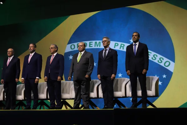 Governador participa de cerimônia de posse da nova presidência da CNI