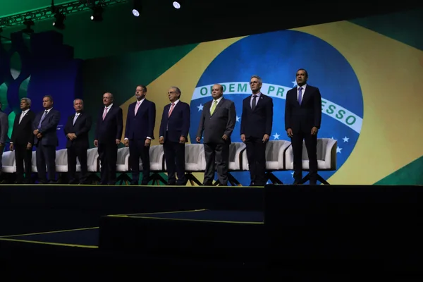 Governador participa de cerimônia de posse da nova presidência da CNI