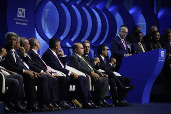 Governador participa de cerimônia de posse da nova presidência da CNI