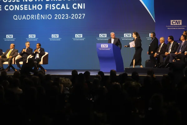 Governador participa de cerimônia de posse da nova presidência da CNI