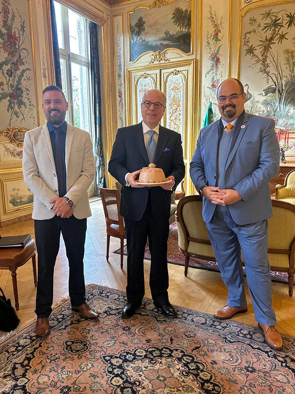 Na França, vice-governador se reúne com embaixador e discute potência da cultura mineira e possibilidades de conexões