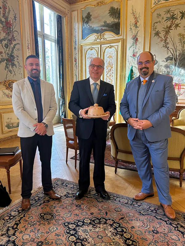 Na França, vice-governador se reúne com embaixador e discute potência da cultura mineira e possibilidades de conexões
