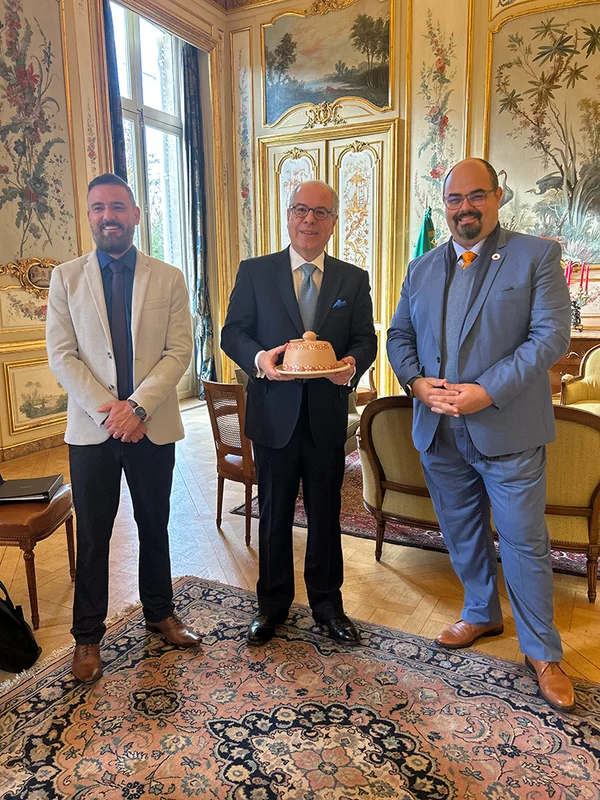 Na França, vice-governador se reúne com embaixador e discute potência da cultura mineira e possibilidades de conexões