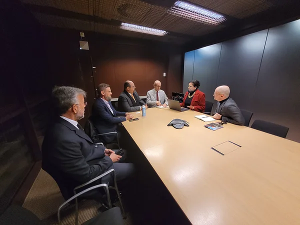 Governo de Minas apresenta arte do Vale do Jequitinhonha na França