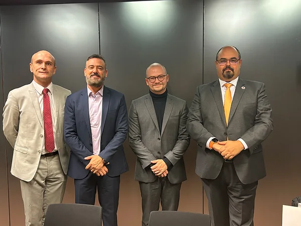 Governo de Minas apresenta arte do Vale do Jequitinhonha na França