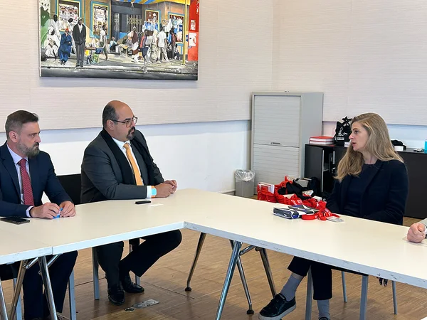 Governo de Minas apresenta arte do Vale do Jequitinhonha na França