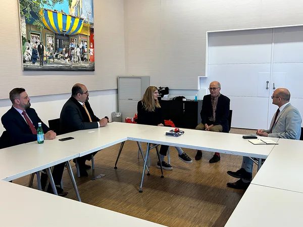 Governo de Minas apresenta arte do Vale do Jequitinhonha na França