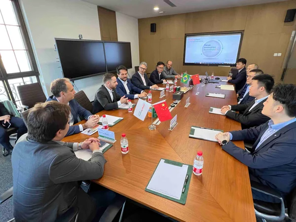 Governo de Minas apresenta o Vale do Lítio para empresa líder mundial na cadeia do mineral, em Xangai, na China