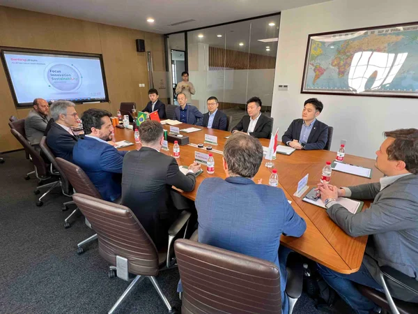 Governo de Minas apresenta o Vale do Lítio para empresa líder mundial na cadeia do mineral, em Xangai, na China