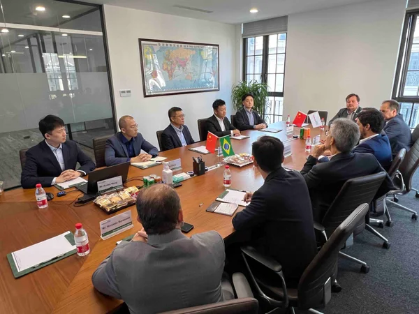 Governo de Minas apresenta o Vale do Lítio para empresa líder mundial na cadeia do mineral, em Xangai, na China