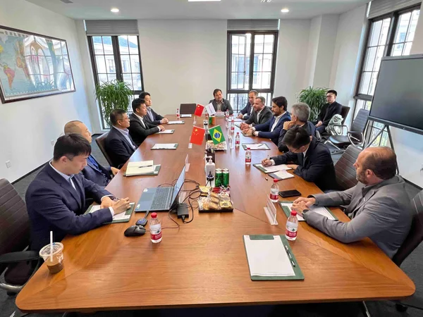 Governo de Minas apresenta o Vale do Lítio para empresa líder mundial na cadeia do mineral, em Xangai, na China