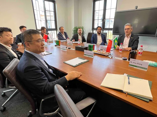 Governo de Minas apresenta o Vale do Lítio para empresa líder mundial na cadeia do mineral, em Xangai, na China