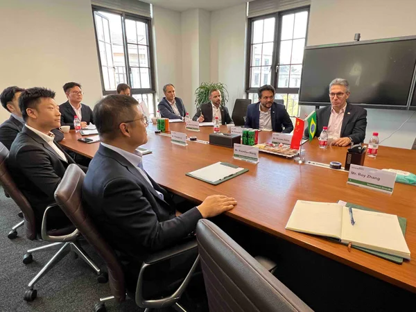 Governo de Minas apresenta o Vale do Lítio para empresa líder mundial na cadeia do mineral, em Xangai, na China