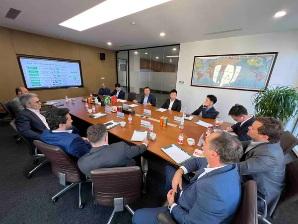 Governo de Minas apresenta o Vale do Lítio para empresa líder mundial na cadeia do mineral, em Xangai, na China