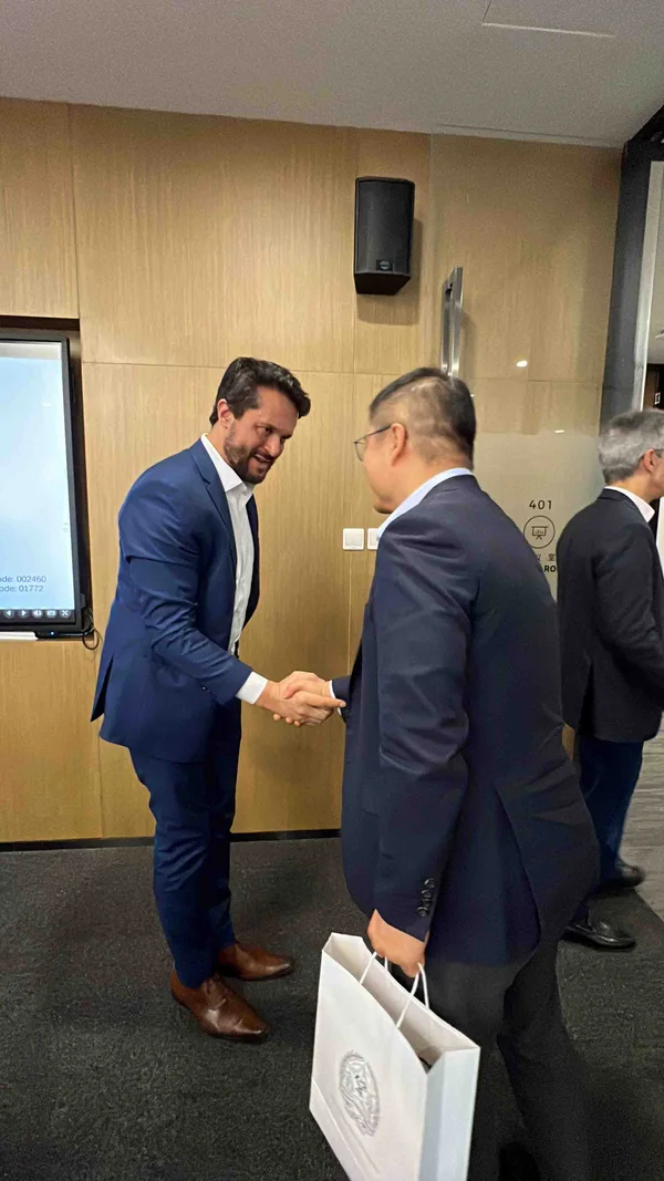 Governo de Minas apresenta o Vale do Lítio para empresa líder mundial na cadeia do mineral, em Xangai, na China