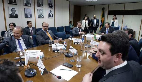 Em Brasília, governador em exercício se reúne com o ministro da Fazenda e governadores do Cosud