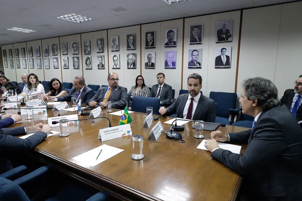 Em Brasília, governador em exercício se reúne com o ministro da Fazenda e governadores do Cosud