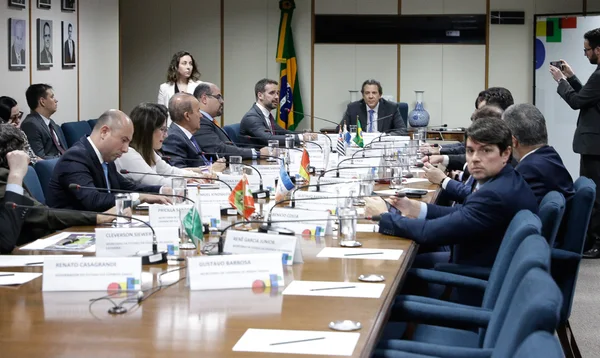 Em Brasília, governador em exercício se reúne com o ministro da Fazenda e governadores do Cosud
