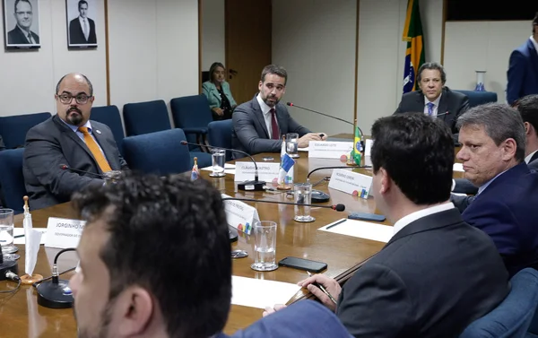 Em Brasília, governador em exercício se reúne com o ministro da Fazenda e governadores do Cosud
