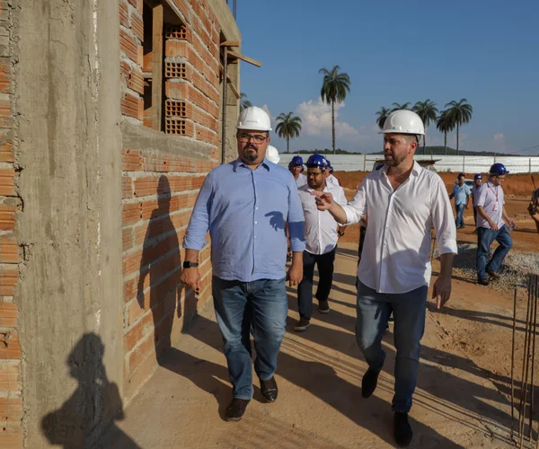 Governador em exercício supervisiona obras do Mãos Dadas em São Joaquim de Bicas