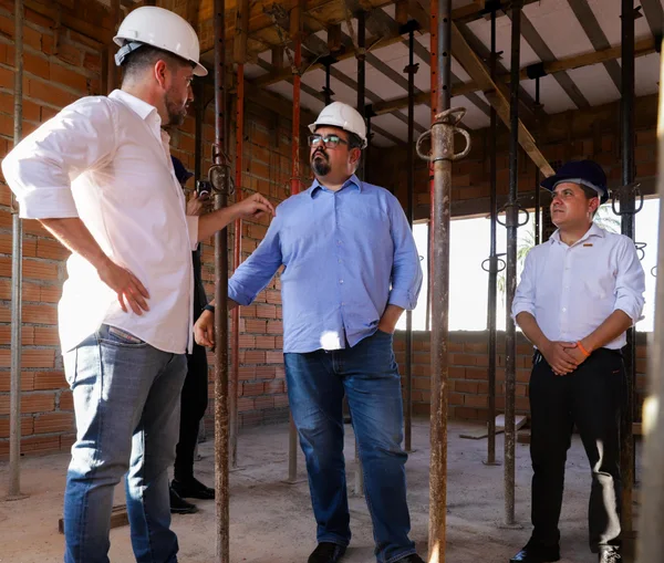Governador em exercício supervisiona obras do Mãos Dadas em São Joaquim de Bicas
