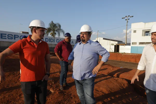 Governador em exercício supervisiona obras do Mãos Dadas em São Joaquim de Bicas