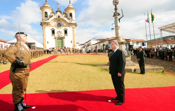 Governador Antonio Anastasia passa em revista à guarda dos Dragões da Inconfidência