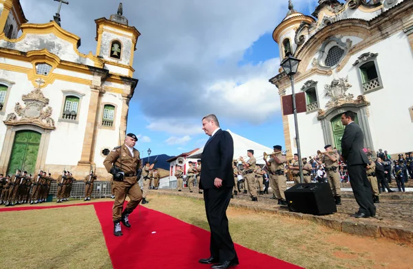 Governador Antonio Anastasia passa em revista à guarda dos Dragões da Inconfidência