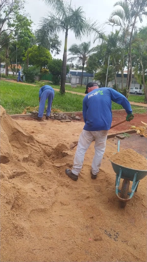 Presos de Uberaba trabalham em revitalização de praças e ruas da cidade