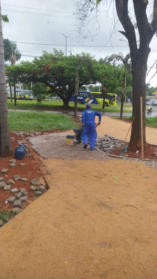 Presos de Uberaba trabalham em revitalização de praças e ruas da cidade