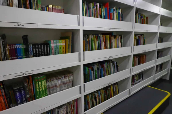 Governo de Minas inaugura o novo Carro-Biblioteca, projeto que circula entre bairros e cidades