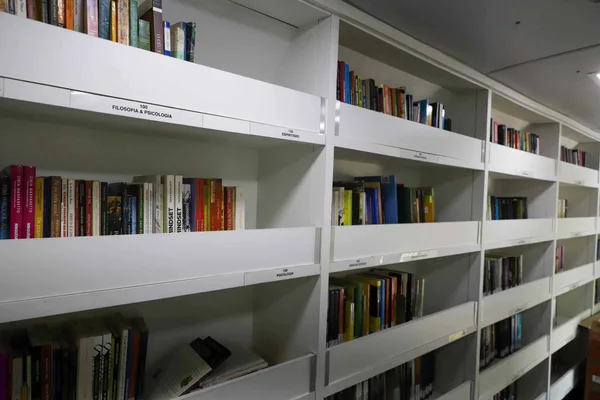Governo de Minas inaugura o novo Carro-Biblioteca, projeto que circula entre bairros e cidades