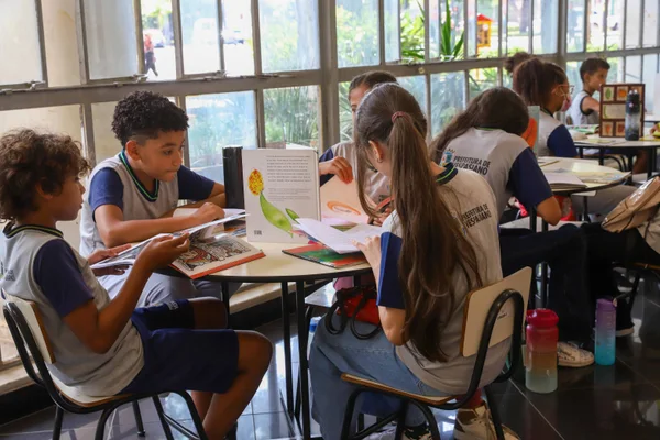 Governo de Minas inaugura o novo Carro-Biblioteca, projeto que circula entre bairros e cidades