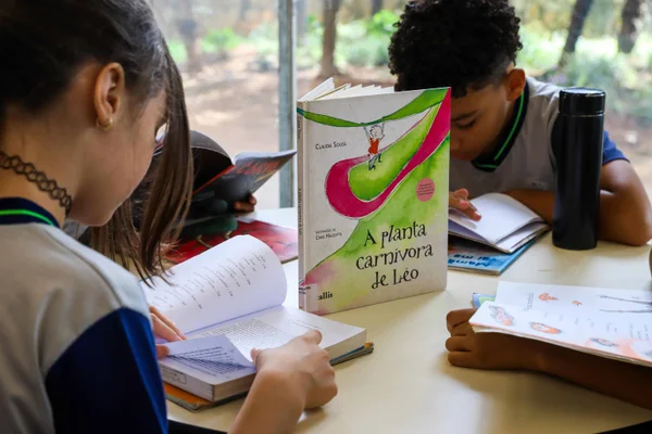 Governo de Minas inaugura o novo Carro-Biblioteca, projeto que circula entre bairros e cidades