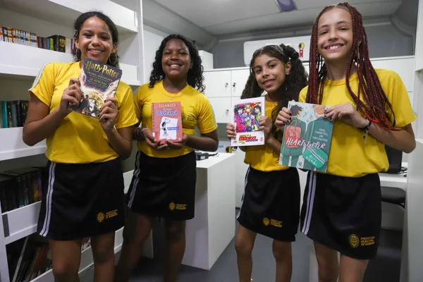 Governo de Minas inaugura o novo Carro-Biblioteca, projeto que circula entre bairros e cidades