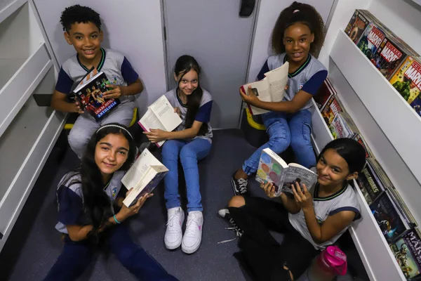 Governo de Minas inaugura o novo Carro-Biblioteca, projeto que circula entre bairros e cidades