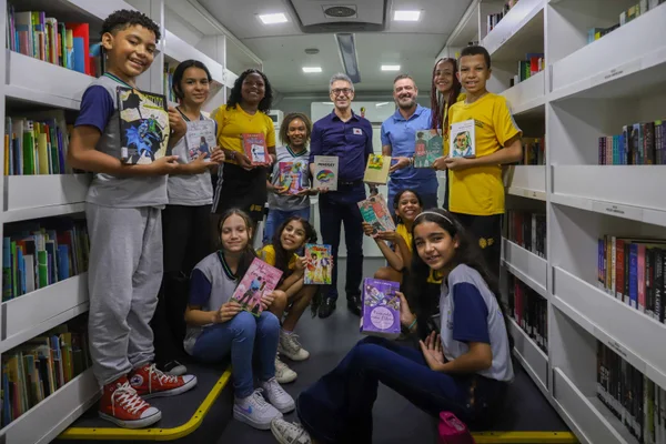 Governo de Minas inaugura o novo Carro-Biblioteca, projeto que circula entre bairros e cidades