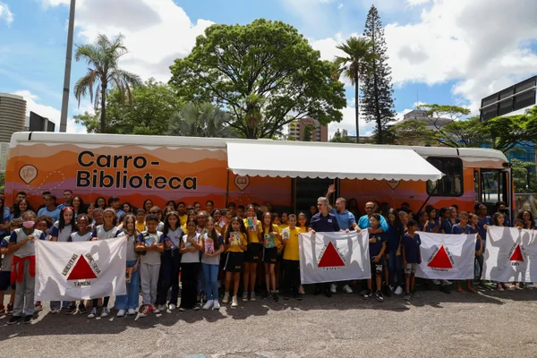 Governo de Minas inaugura o novo Carro-Biblioteca, projeto que circula entre bairros e cidades