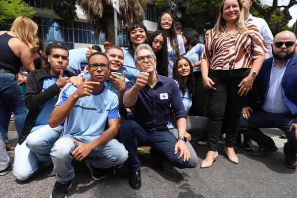 Governo de Minas inaugura o novo Carro-Biblioteca, projeto que circula entre bairros e cidades
